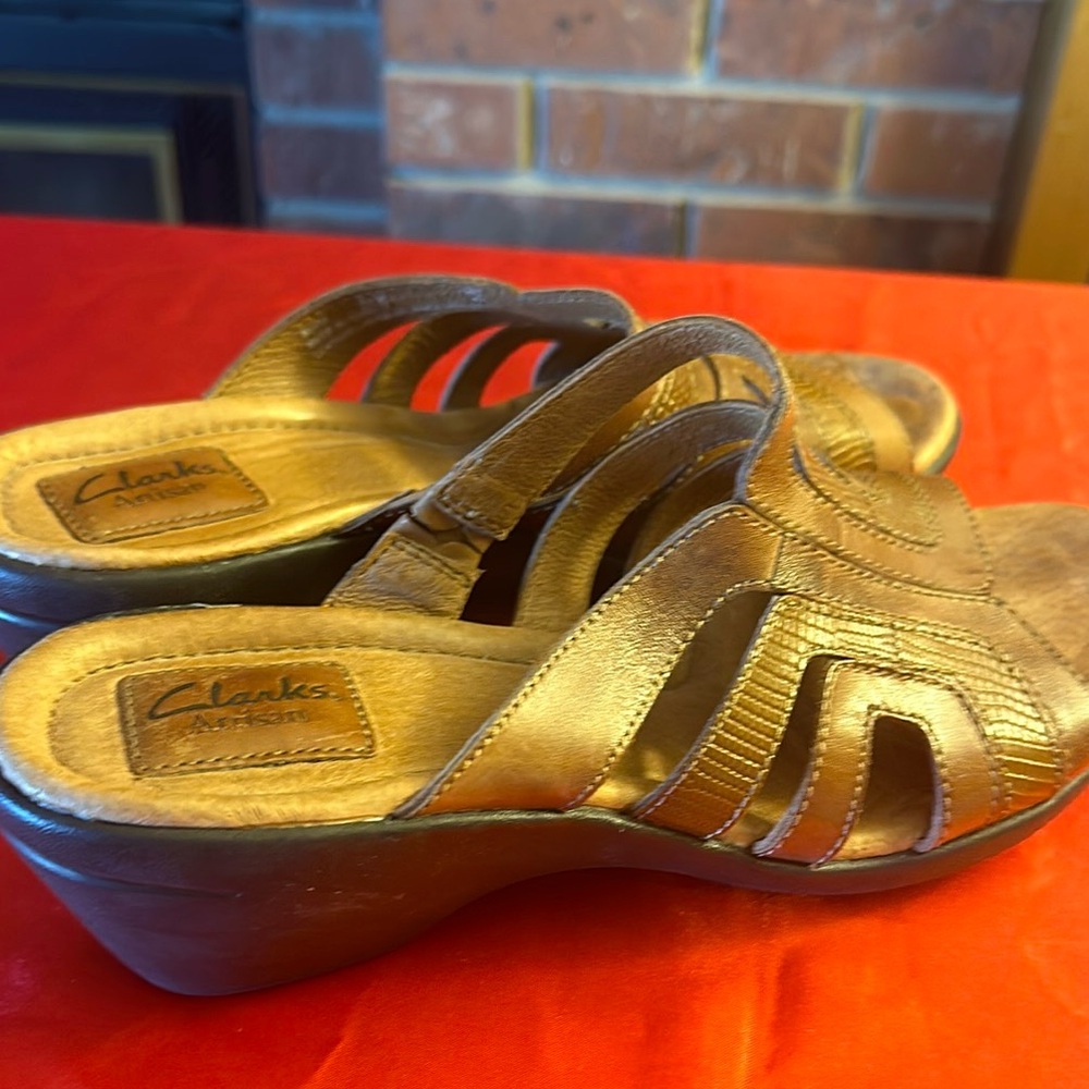 EOW POSHMARK - Authentic Clark’s Artisan Leather Sandals